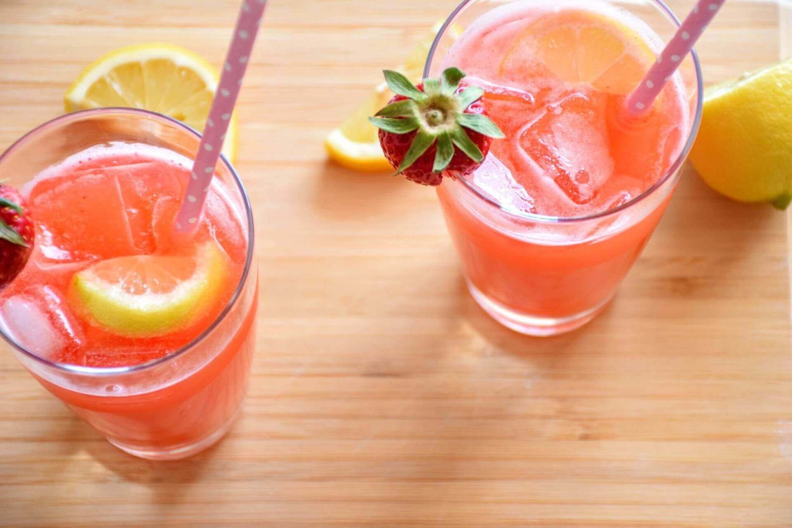 How to make strawberry lemonade without a blender