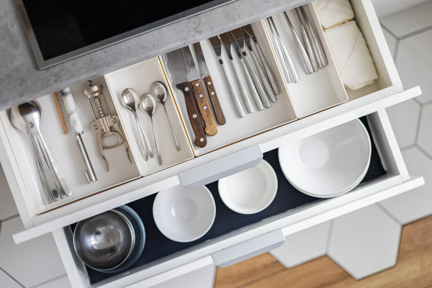 Organizing And Preparing Ingredients And Tools before Cooking to Ensure a Smooth Cooking Process